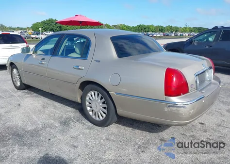 2005 Lincoln Town Car Signature Limited z USA, uszkodzony, nr VIN 1LNHM82W15Y659801